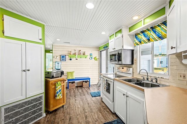 137 Nicklaus BLVD, North Fort Myers, FL 33903