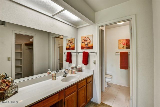 9820 W KERRY Lane, Peoria, AZ 85382