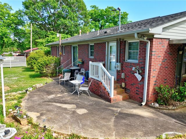 307 Calhoun Road, Belton, SC 29627