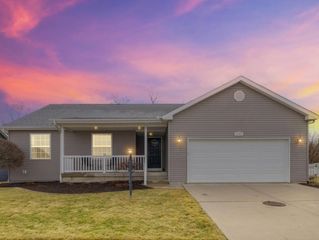 2405 N Fairfield Drive, Urbana, IL 61802