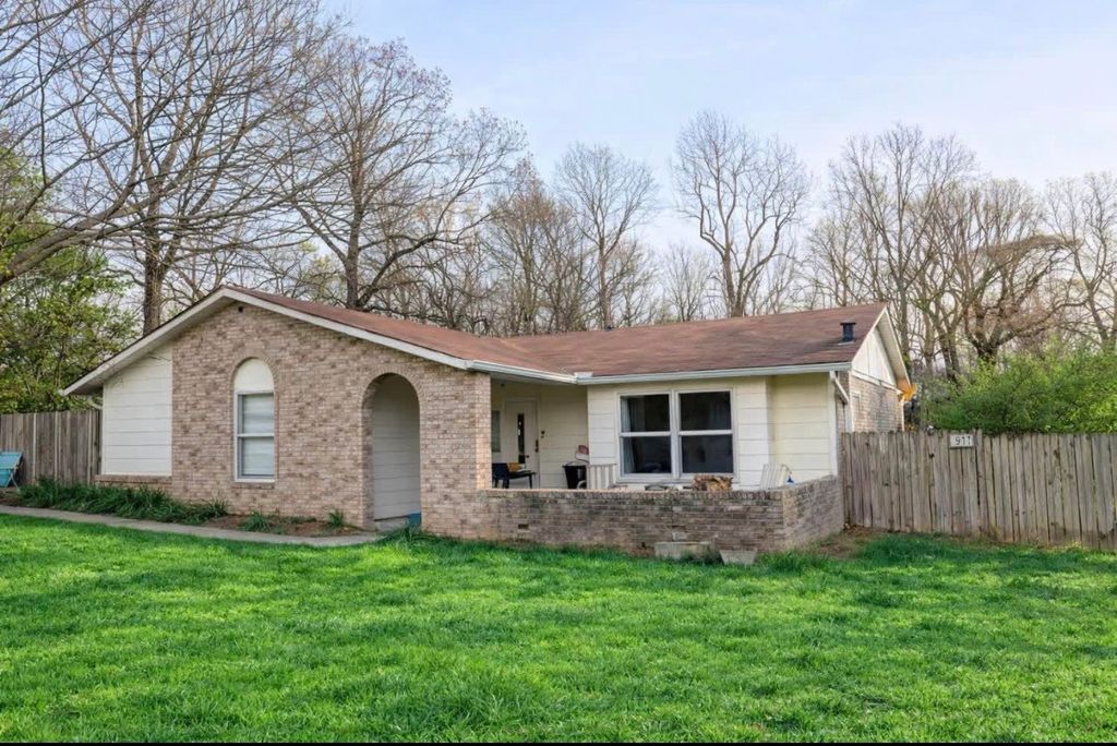 128 Robin Hood Rd, Dickson, TN 37055