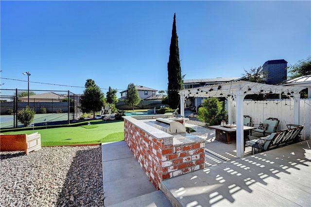 5880 West Oquendo Road, Las Vegas, NV 89118