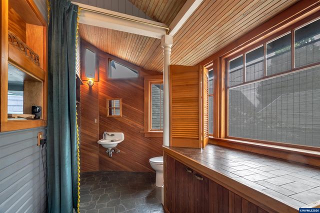 995 Capitol St NE, Salem, OR 97301