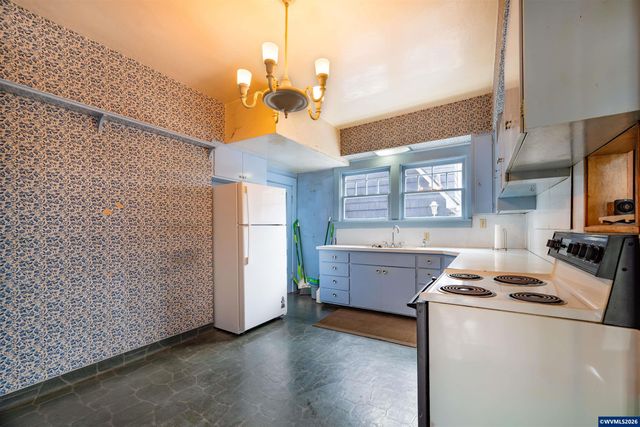 995 Capitol St NE, Salem, OR 97301