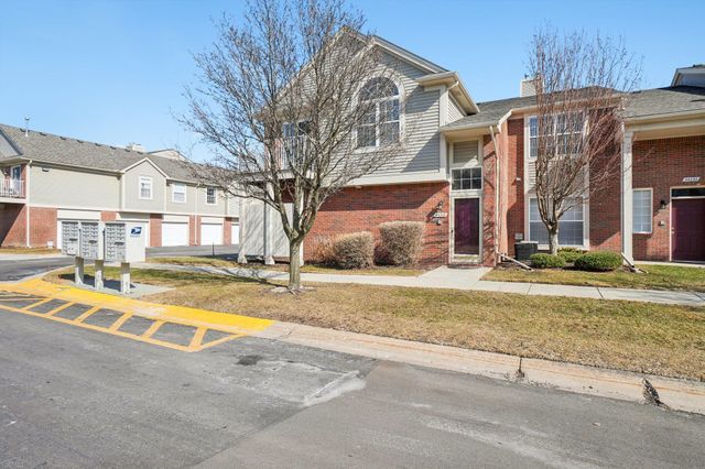 44240 Princeton Drive, Clinton Township, MI 48038