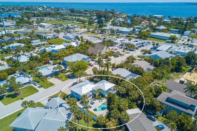305 57TH STREET B, Holmes Beach, FL 34217