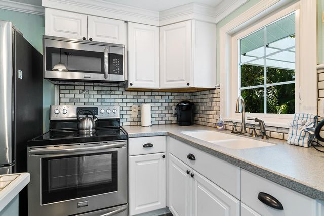 305 57TH STREET B, Holmes Beach, FL 34217