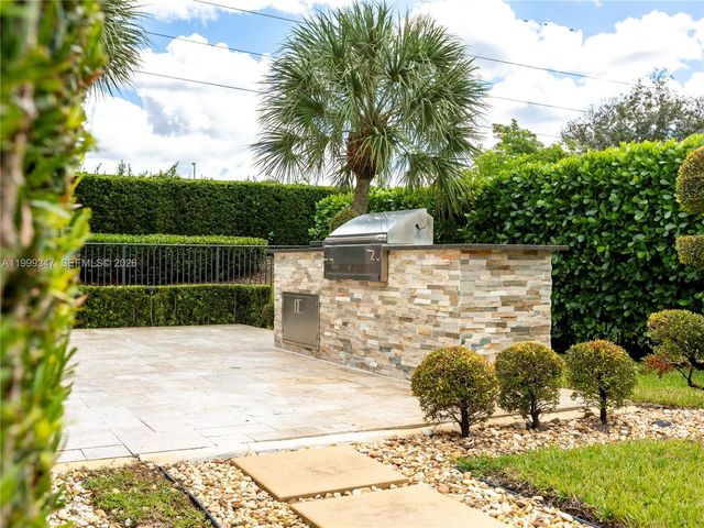 4950 E Sterling Ranch Cir, Davie, FL 33314