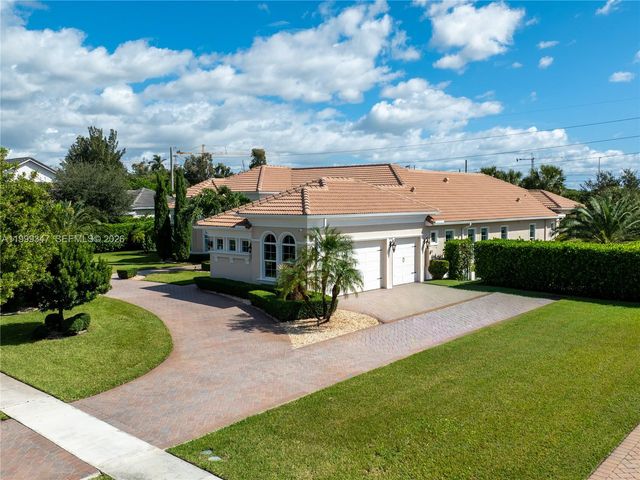 4950 E Sterling Ranch Cir, Davie, FL 33314