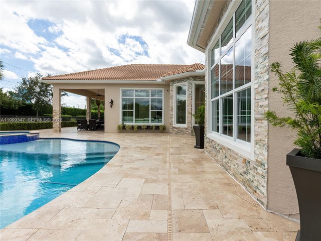 4950 E Sterling Ranch Cir, Davie, FL 33314