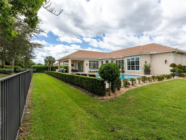 4950 E Sterling Ranch Cir, Davie, FL 33314
