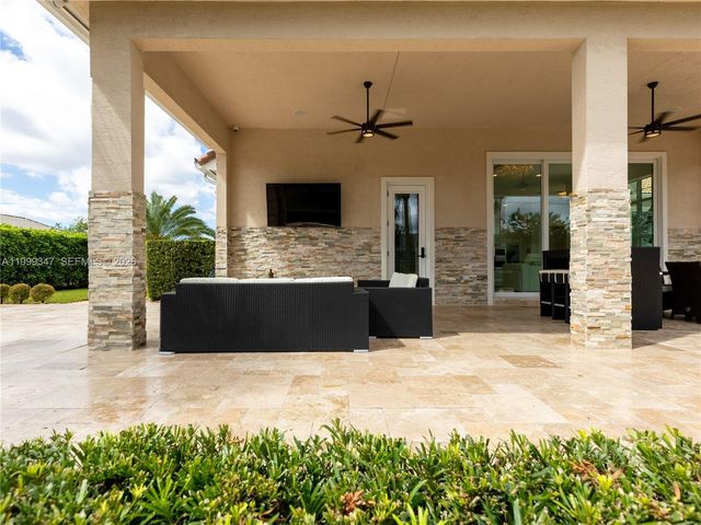 4950 E Sterling Ranch Cir, Davie, FL 33314