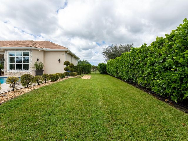 4950 E Sterling Ranch Cir, Davie, FL 33314