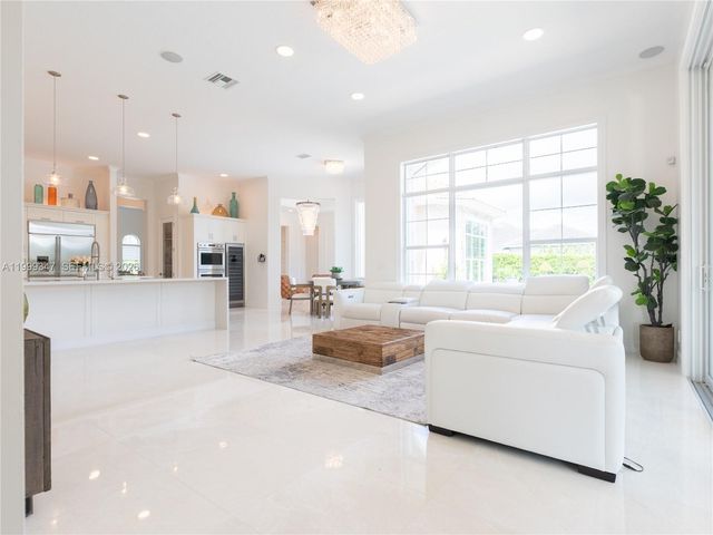 4950 E Sterling Ranch Cir, Davie, FL 33314