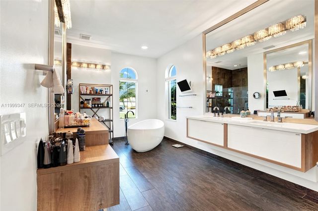 4950 E Sterling Ranch Cir, Davie, FL 33314