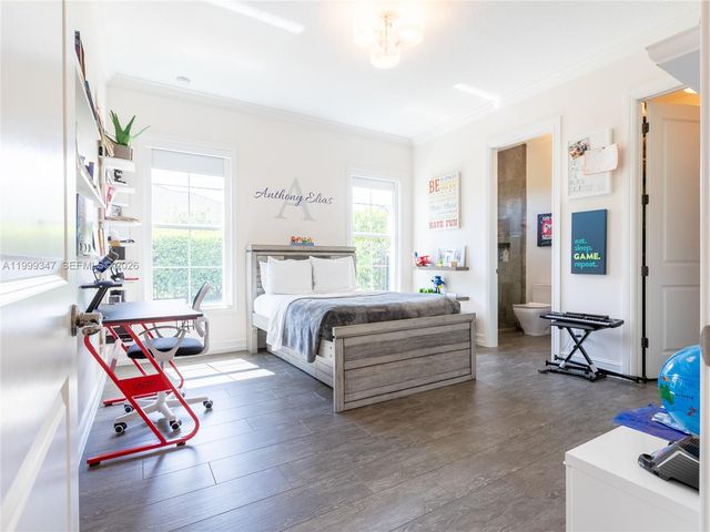 4950 E Sterling Ranch Cir, Davie, FL 33314