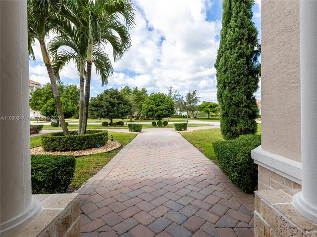 4950 E Sterling Ranch Cir, Davie, FL 33314