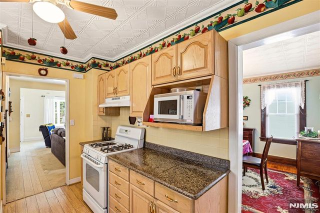 332 Riverside, Lyndhurst, NJ 07071