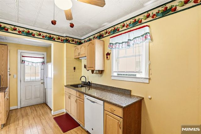 332 Riverside, Lyndhurst, NJ 07071