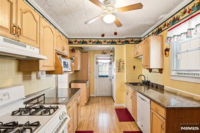 332 Riverside, Lyndhurst, NJ 07071