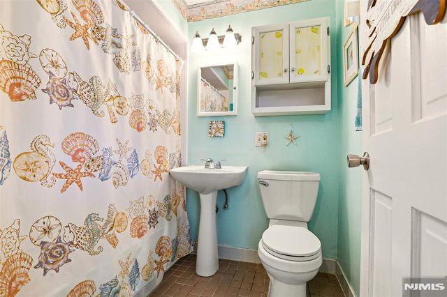 332 Riverside, Lyndhurst, NJ 07071