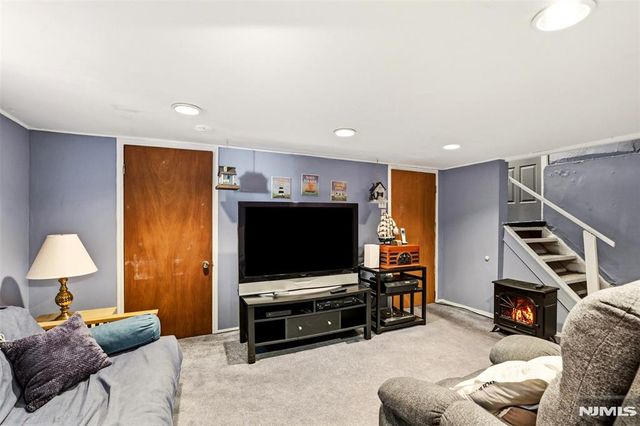 332 Riverside, Lyndhurst, NJ 07071