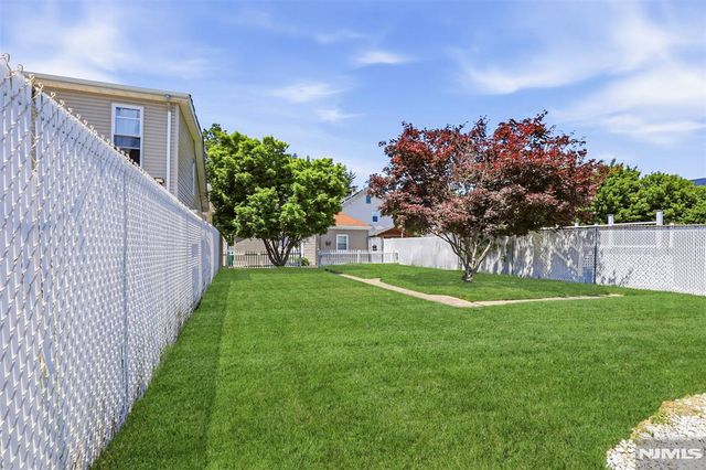 332 Riverside, Lyndhurst, NJ 07071