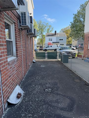 13817 64th Avenue, Flushing, NY 11367