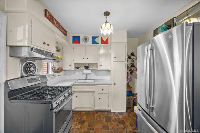 13817 64th Avenue, Flushing, NY 11367