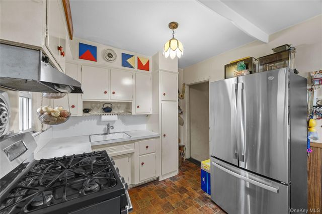 13817 64th Avenue, Flushing, NY 11367