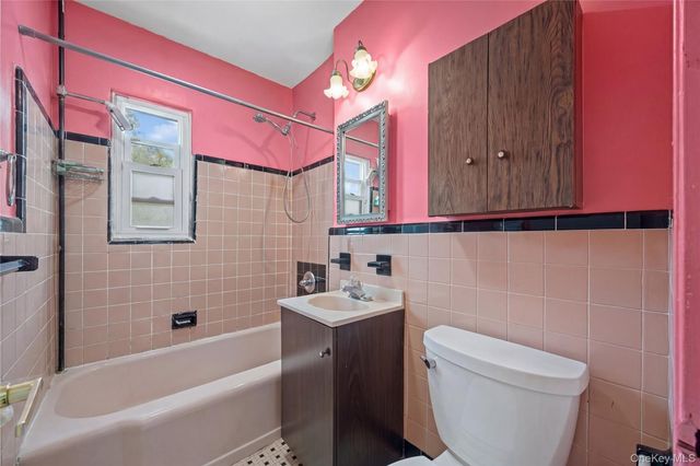13817 64th Avenue, Flushing, NY 11367