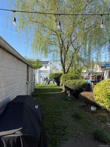 13817 64th Avenue, Flushing, NY 11367
