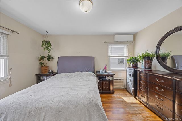 13817 64th Avenue, Flushing, NY 11367