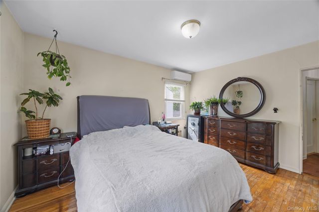 13817 64th Avenue, Flushing, NY 11367