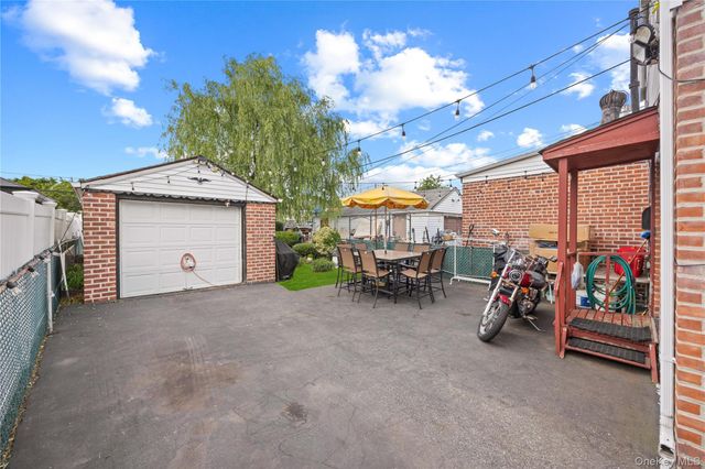 13817 64th Avenue, Flushing, NY 11367