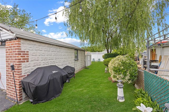 13817 64th Avenue, Flushing, NY 11367