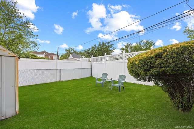 13817 64th Avenue, Flushing, NY 11367