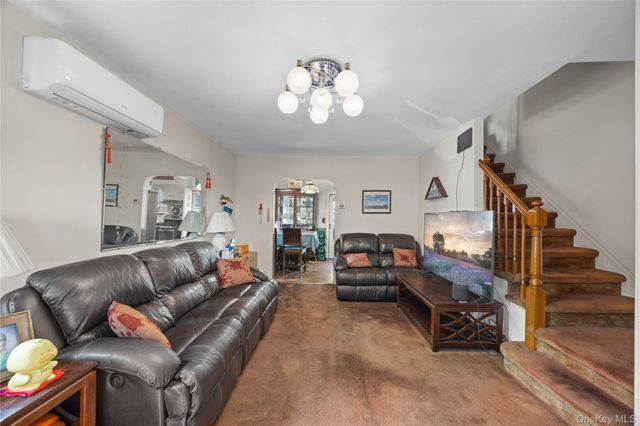 13817 64th Avenue, Flushing, NY 11367