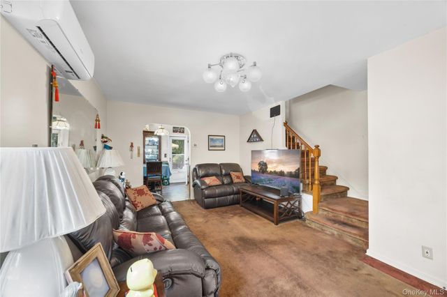 13817 64th Avenue, Flushing, NY 11367
