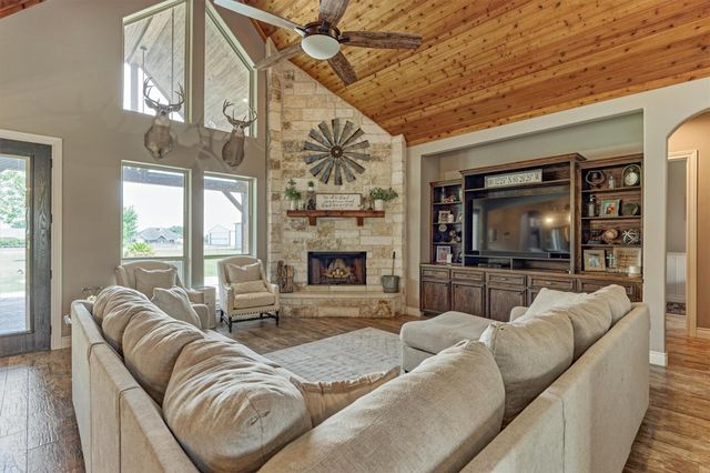 106 Longhorn Loop, New Waverly, TX 77358