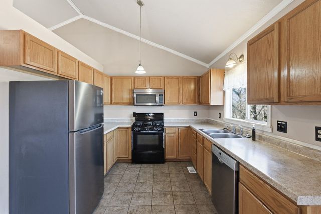 400 W White Tail St, Derby, KS 67037