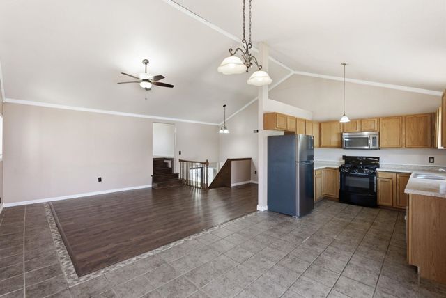 400 W White Tail St, Derby, KS 67037