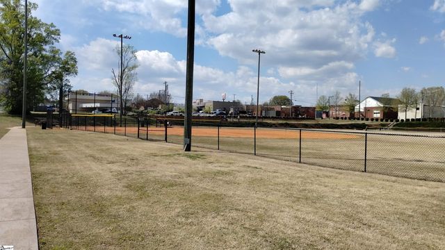 744 Parkside Drive, Woodruff, SC 29388