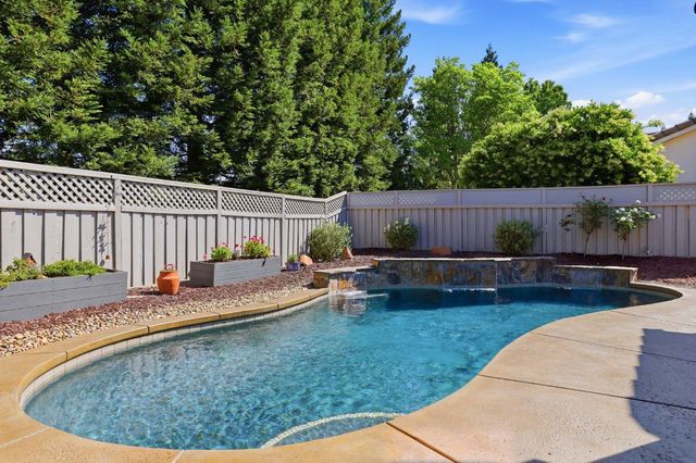 1740 Crocker Ln, Lincoln, CA 95648