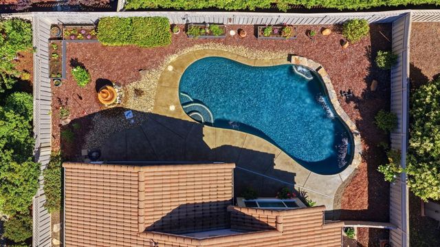 1740 Crocker Ln, Lincoln, CA 95648