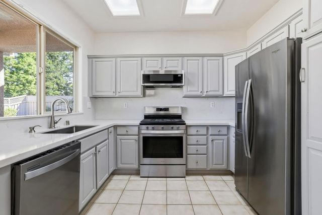 1740 Crocker Ln, Lincoln, CA 95648