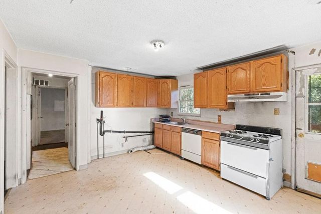 6180 Oakdale Avenue, Oakland, CA 94605