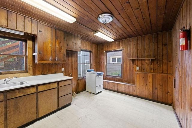 6180 Oakdale Avenue, Oakland, CA 94605
