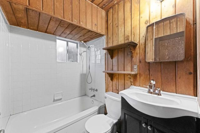 6180 Oakdale Avenue, Oakland, CA 94605