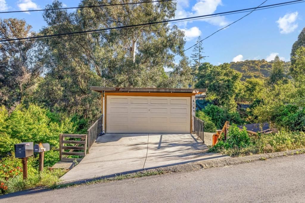 Image 1 of property listing at 6180 Oakdale Avenue, Oakland, CA 94605